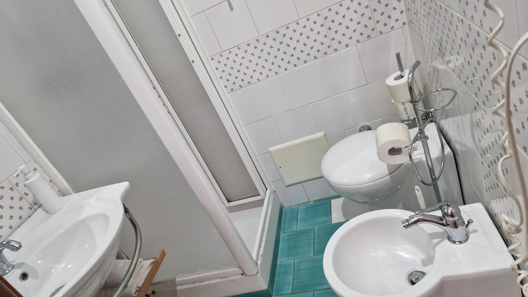 Vittoria Guest House Battipaglia Bagian luar foto